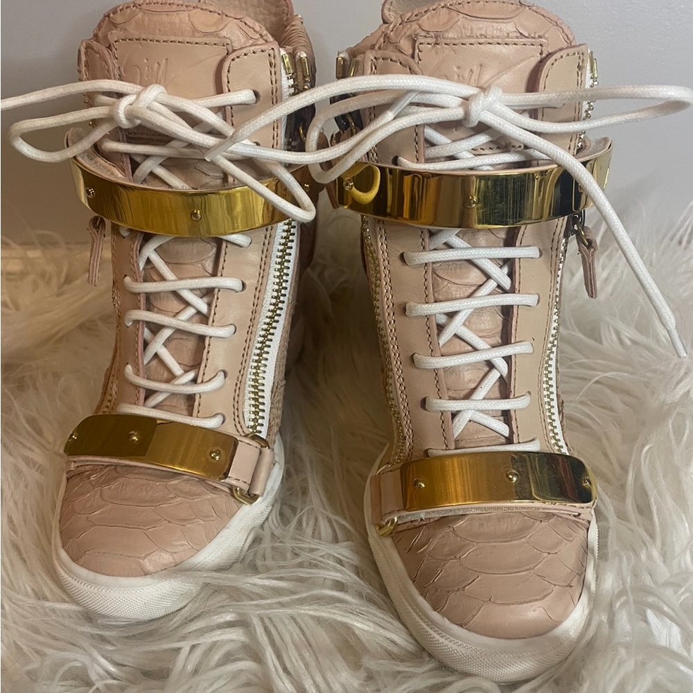 Giuseppe zanotti  peach 36
